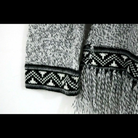 NWOT, Peruvian knitted Sweater GREY BLACK WHITE Tassel  Sz S, New withou… - Picture 3 of 8